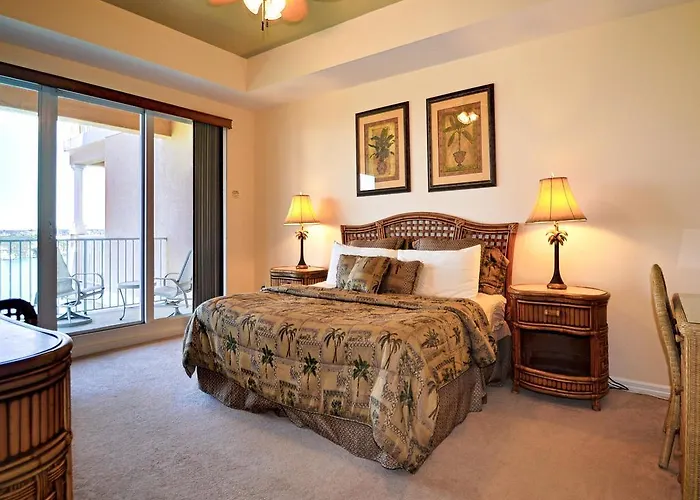Harborview Grande Three Bedroom 267 Apartment
